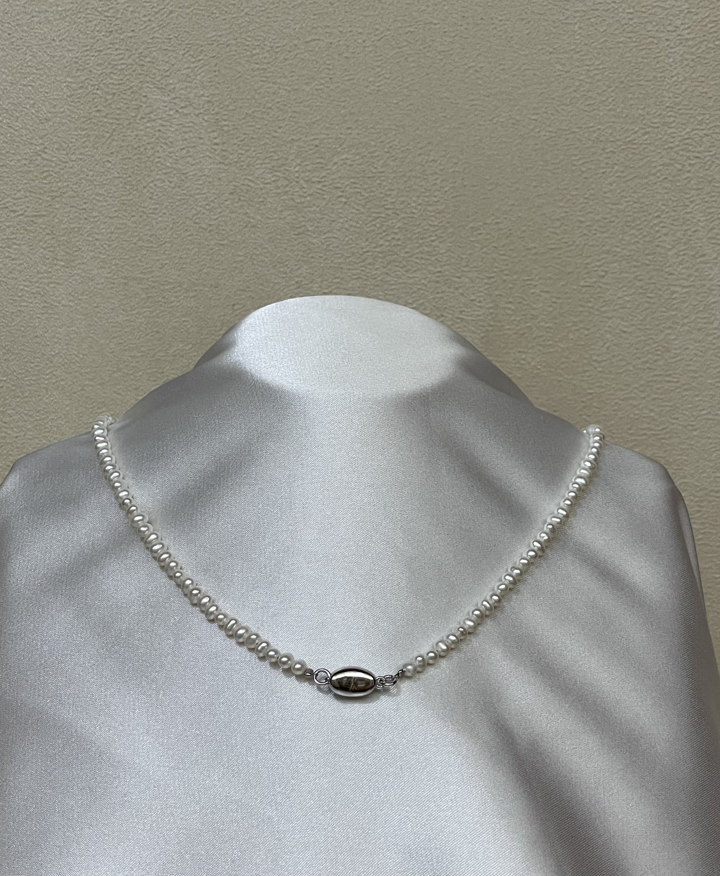 Classic Pearl Necklace 🥂