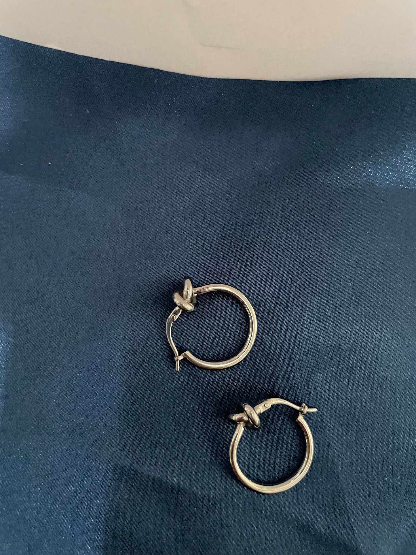K Gold Knot Earring