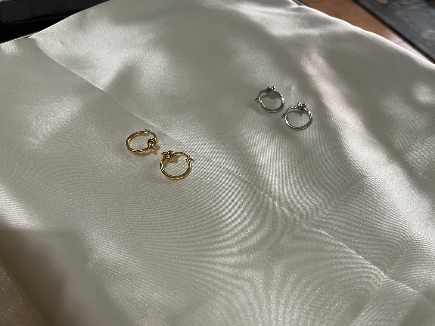 K Gold Knot Earring