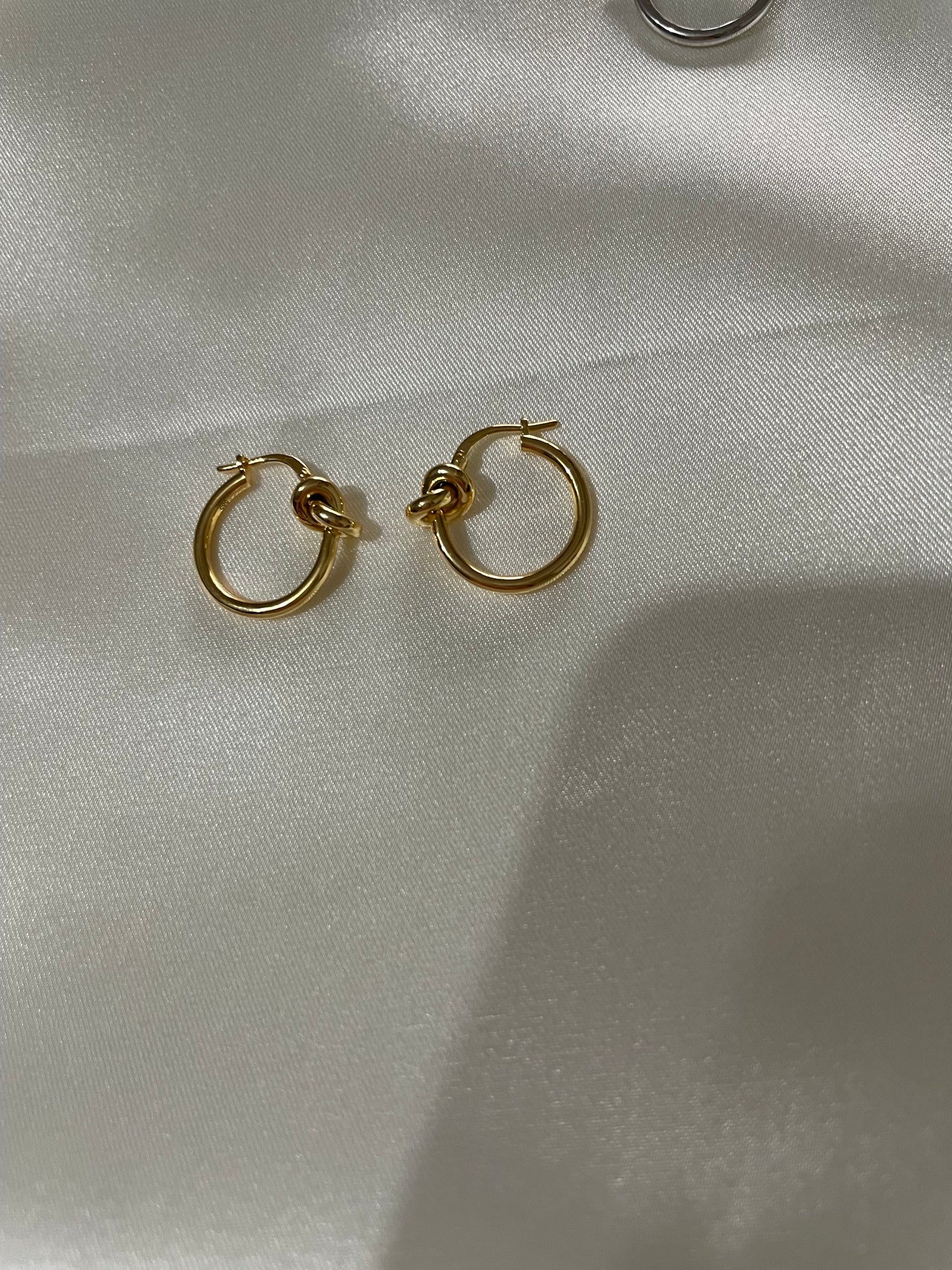 K Gold Knot Earring