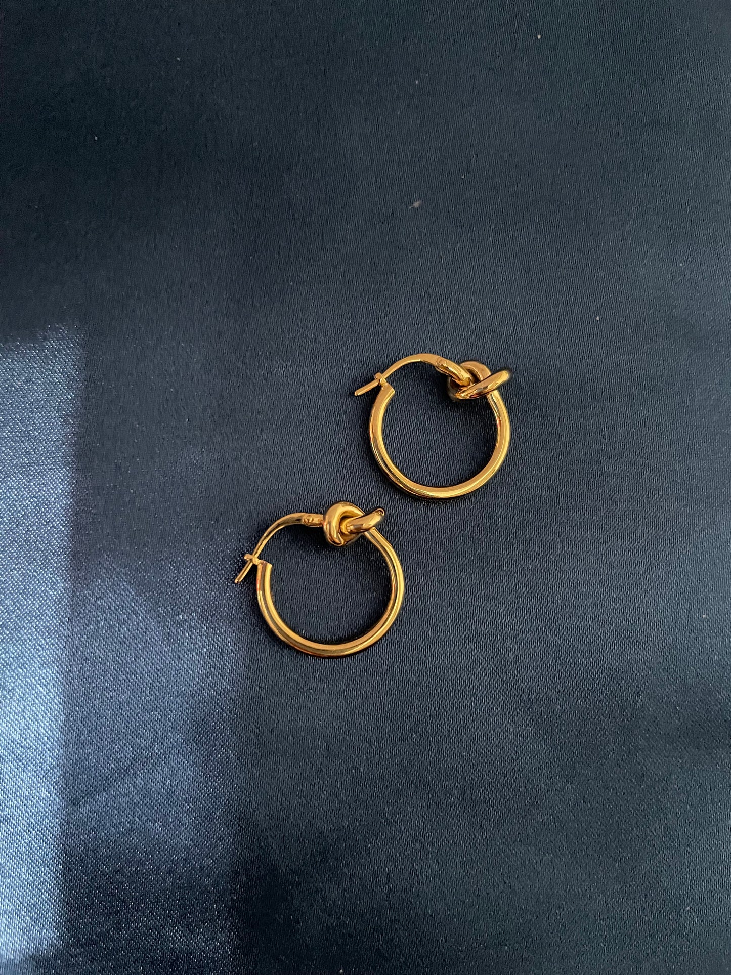 K Gold Knot Earring