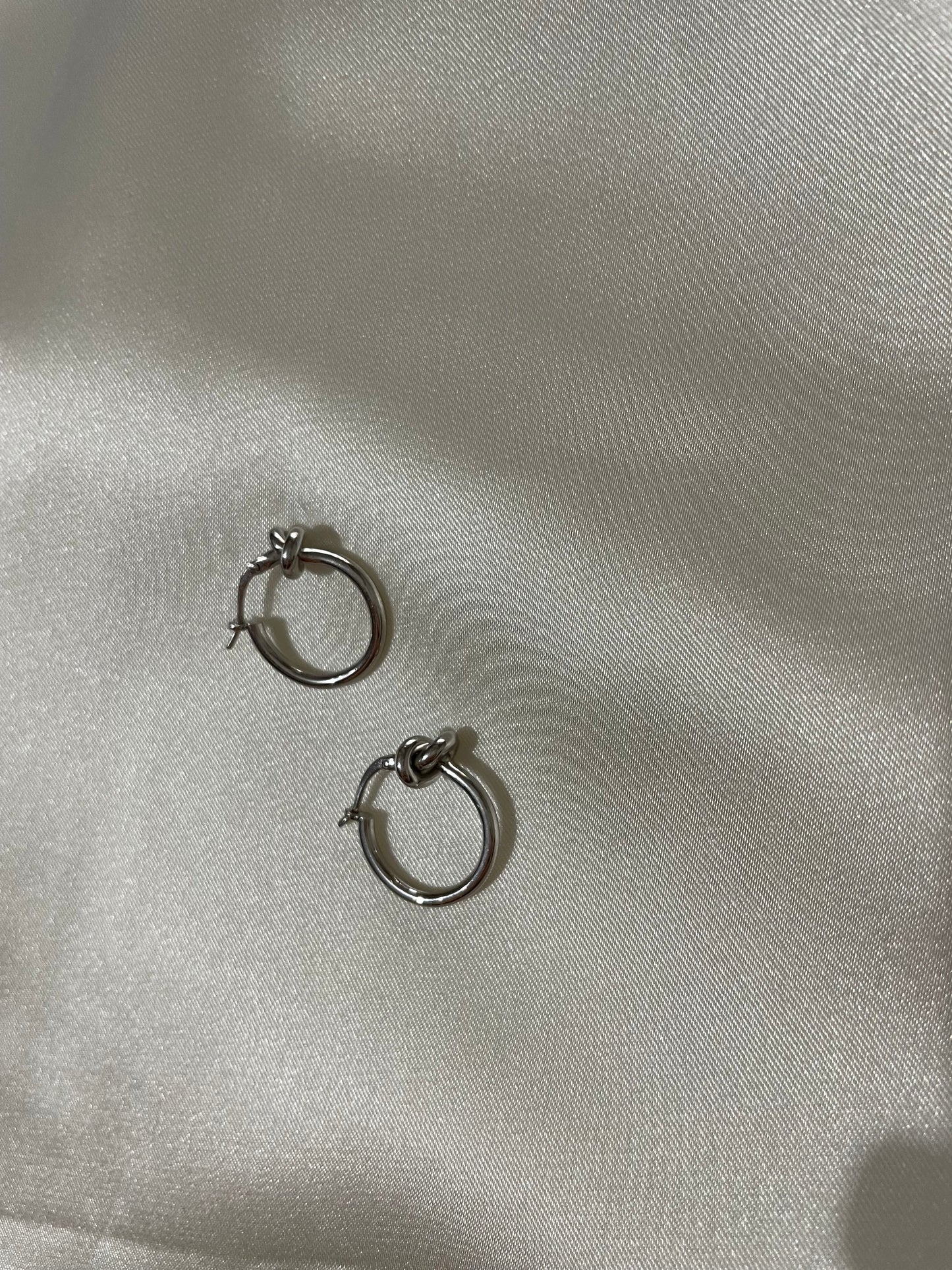 K Gold Knot Earring